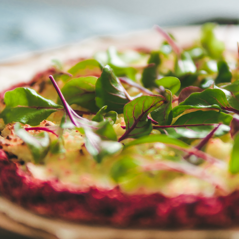 Vegetarische Rote-Beete-Pizza